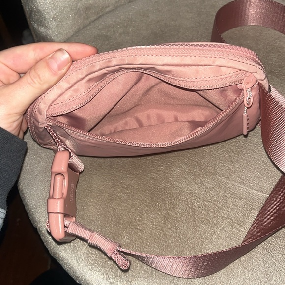 Lululemon belt bag crossbody - Picture 5 of 7